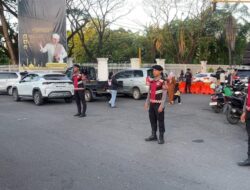 Sat Samapta Polres Sumbawa Kawal Pemberangkatan Calon Jamaah Haji di Pendopo