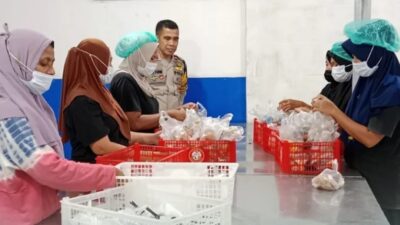 Pastikan Program MBG Berjalan Lancar, Bhabinkamtibmas Polsek Asakota Monitoring Dapur Gizi