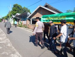 Bhabinkamtibmas Polsek Batu Lanteh Sambangi Rumah Duka Imam Masjid Desa Klungkung