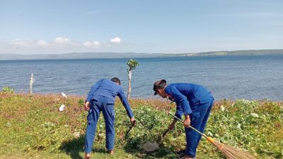 Sinergitas TNI/POLRI Bersihkan Lingkungan Desa Calabai, Wujud Kepedulian Terhadap Kebersihan dan Kesehatan Lingkungan
