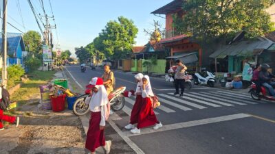Personel Polsek Rasanae Timur Laksanakan Pergelaran Rawan Pagi di Sejumlah Titik Keramaian
