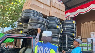 Unit Kamsel Satlantas Polres Bima Kota Berikan Himbauan Keselamatan Berlalu Lintas kepada Sopir Pick Up Pengangkut Barang