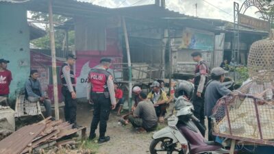 Polres Lombok Barat Kenalkan Inovasi KEMOS di Tengah Keramaian Pasar di Kuripan
