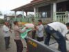 “Polisi Peduli” Memakmurkan Tempat Ibadah Unit Binmas Polsek Donggo Salurkan Bantuan Semen Untuk Renovasi Masjid