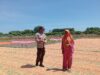 PANEN JAGUNG WARGA DI PEKAT DIPANTAU BHABINKAMTIBMAS UNTUK DUKUNG STOK PANGAN NASIONAL
