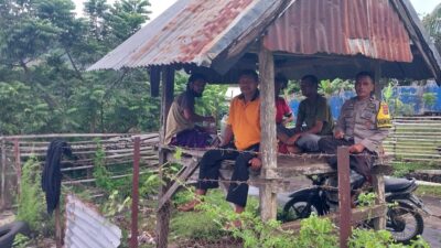 BHABINKAMTIBMAS DESA MANGGENAE JALIN SILATURAHMI DENGAN WARGA, AJAK PETANI TINGKATKAN HASIL PERTANIAN