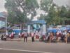 Rawan Siang Polres Bima Kota Bantu Pelajar dan Masyarakat Menyeberang Demi Ciptakan Kamtibcarlantas
