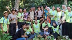 “Bukan Sekadar Menanam Pohon” — Kapolsek Bayan Bersama Relawan dan Masyarakat Adat Hijaukan Hutan Adat Pawang Tenun