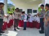 Sentuh Jantung Pendidikan Desa, Polres Lombok Barat Salurkan Buku Ensiklopedi untuk Anak-Anak Lembar