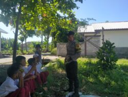 Bhabinkamtibmas Desa Kerumut Berikan Nasehat Dan Motivasi Kepada Murid Sdn 2 Kerumut Melalui Giat Sambang Dan Silaturahmi