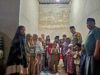 Bhabinkamtibmas Desa Teros Jalin Silaturahmi dan Serahkan Al-Qur’an kepada TPQ Al Muslim, Sampaikan Pesan Kamtibmas