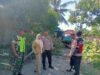Personel Polsek Jerowaru Laksanakan Pengamanan dan Pengawalan Pelebaran serta Persiapan Pengaspalan Jalan Desa Sukadamai