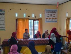 Bhabinkamtibmas Desa Lamuntet Dampingi Penyaluran Bantuan Pangan