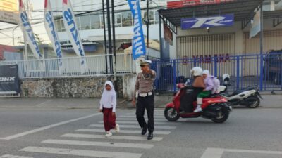 Hadir di Tengah Masyarakat, Satlantas Polres Bima Kota Lancarkan Arus Lalu Lintas Pagi Hari