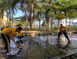 BAKTI SOSIAL HUT BHAYANGKARA KE-80, POLRES DOMPU BERSIHKAN TEMPAT IBADAH DAN PERERAT KEDERKATAN DENGAN MASYARAKAT