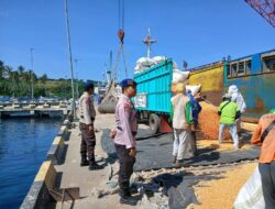 POLISI PENOLONG DAN PAM PELABUHAN, SAT POLAIRUD POLRES DOMPU HADIR BANTU MASYARAKAT PESISIR DAN JAGA KEAMANAN PELABUHAN CALABAI