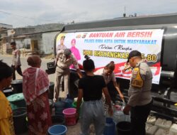 Polres Bima Kota Hadir untuk Masyarakat, Distribusikan Bantuan Air Bersih