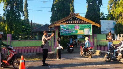 Rawan Pagi Polsek Maluk, Hadir di Tengah Aktivitas Pelajar dan Masyarakat untuk Ciptakan Lalu Lintas Aman