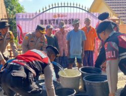Hari Bhayangkara ke-80, Polres Lombok Barat Bagikan Air Bersih