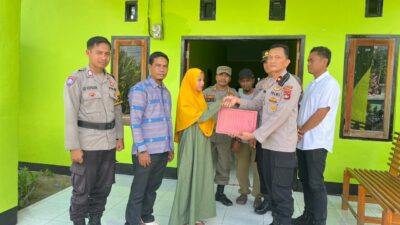 POLRES DOMPU SALURKAN BANTUAN SOSIAL KEPADA KELUARGA KORBAN PENGANIAYAAN, WUJUD KEPEDULIAN DAN EMPATI ANGGOTA POLRI