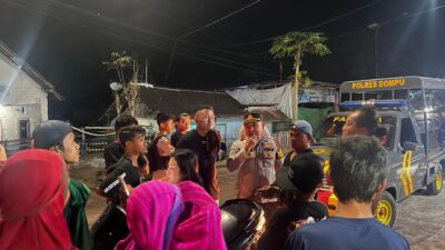 PATROLI MALAM POLRES DOMPU TINGKATKAN KEWASPADAAN, CEGAH AKSI KRIMINALITAS DAN BERIKAN HIMBAUAN KAMTIBMAS KEPADA MASYARAKAT