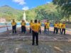 SAMBUT HARI BHAYANGKARA KE-80, POLRES DOMPU DAN POLSEK PAJO GELAR KERJA BAKTI RELIGI DI TAMAN MAKAM PAHLAWAN
