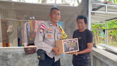 Jelang Hari Bhayangkara ke-80, Polres Lombok Barat Berbagi Sembako di Sekotong
