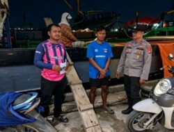 Patroli Rutin Polsek Kawasan Pelabuhan Laut Bima, Imbau Buruh dan ABK Jaga Keamanan serta Kebersihan Pelabuhan