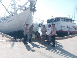 Polsek Kawasan Pelabuhan Laut Bima Gelar Patroli Rutin, Sampaikan Imbauan Kamtibmas kepada Buruh dan ABK
