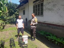 Bhabinkamtibmas Desa Barabali Dorong Warga Manfaatkan Pekarangan untuk Dukung Ketahanan Pangan