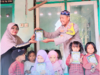 Bhabinkamtibmas Desa Bagik Papan Serahkan Bantuan Iqro dan Edukasi Kamtibmas kepada Anak PAUD Jannatul Hazni