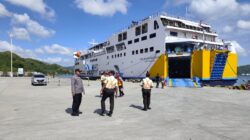 Sinergi Polsek Pelabuhan Lembar Amankan Penyeberangan Rute Surabaya
