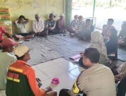 Polsek Lembar Kawal Penyerahan Bibit Jagung di Labuan Tereng