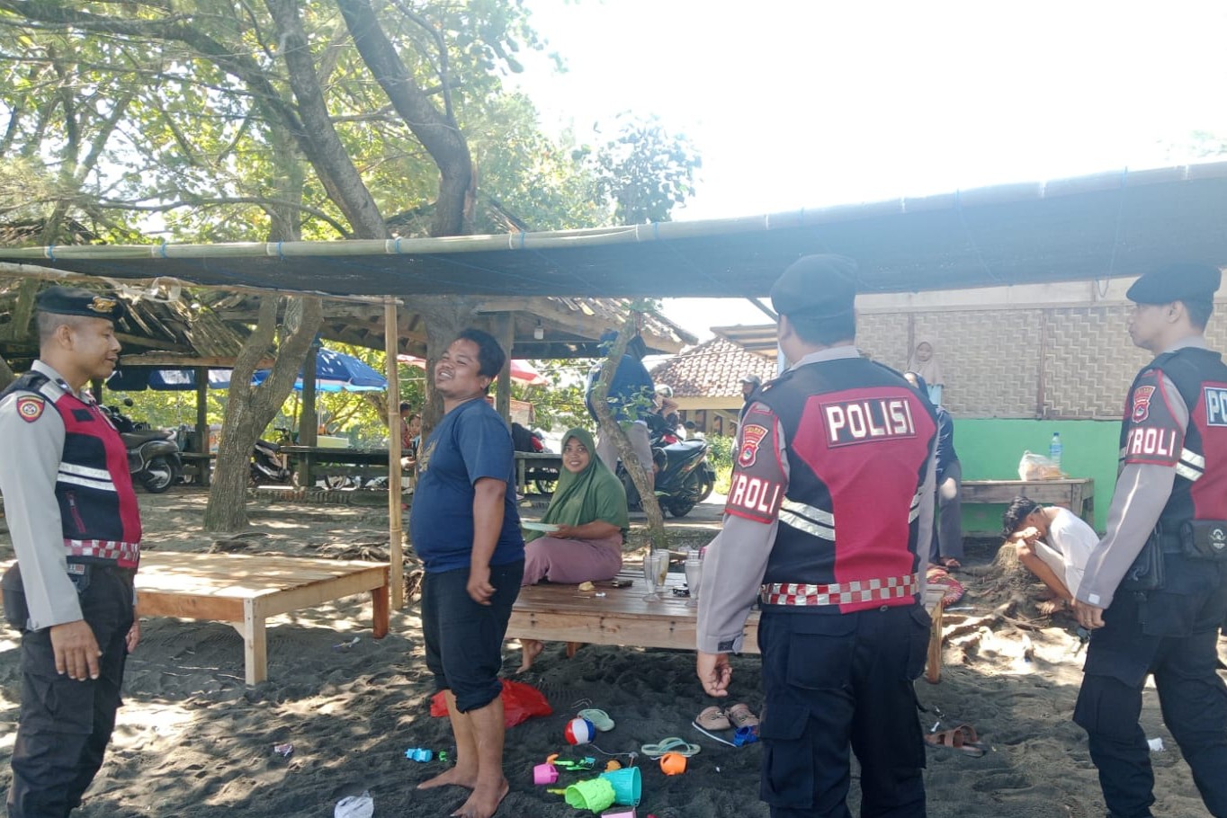 Tingkatkan Keamanan Akhir Pekan, Sat Samapta Polres Lombok Barat Gelar Patroli di Pesisir Labuapi