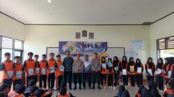 Tutup MPLS SMAN 1 Lunyuk, Kapolsek Lunyuk Berikan Edukasi Hukum Sekaligus Santuni Siswa Yatim