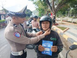 Utamakan Keselamatan, Sat Lantas Polres Bima Kota Himbau Pengendara Gunakan Helm SNI dan Safety Belt