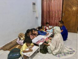 Peduli Pendidikan, Personel Sat Polairud Polres Bima Kota Bersama Istri Rutin Mengajar Anak Usia Dini