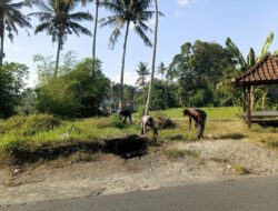 Gotong Royong Babinsa Dopang Wujudkan Lingkungan Bersih dan Sehat