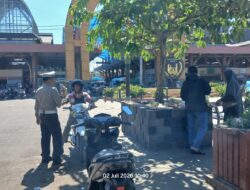 Polsek Kopang Gelar Patroli Dialogis di Pasar Jelojok, Ajak Warga Tingkatkan Kewaspadaan