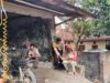 Bhabinkamtibmas Desa Kabar lakukan Sambang Desa dan Silaturahmi untuk Perkuat Sinergi Kamtibmas