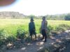 Dukung Ketahanan Pangan Nasional, Bhabinkamtibmas Desa Pemasar Tinjau Langsung Perawatan Sawah Warga