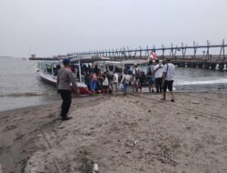 Sat Polairud Polres Lombok Utara Lakukan Pengecekan Kapal Shiptender di Pelabuhan Teluk Nara  LOMBOK UTARA – Personel Satuan Polisi Airud
