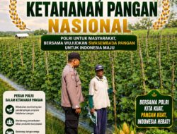 Polri mendukung Program ASTACITA Presiden RI, Anggota Polsek Parengan Polresta Tuban laksanakan pendampingan petani melon di Desa Kumpulrejo Kec. Parengan