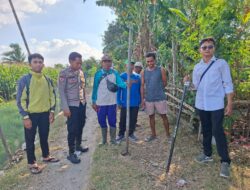 BHABINKAMTIBMAS POLSEK KEMPO DAMPINGI PENGUKURAN ULANG BATAS TANAH, CEGAH POTENSI PERSELISIHAN WARGA