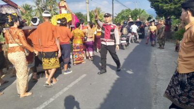Polsek Tanjung Amankan dan Kawal Giat Nyongkolan di Desa Tegal Maja