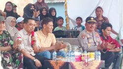 Personel Polsek Woha Laksanakan Pengamanan Lomba Gerak Jalan Tingkat SMA Semarakkan HUT Kemerdekaan RI KE-81