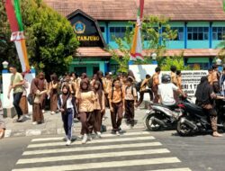 Jaga Keamanan Pelajar Pulang Sekolah, Polsek Tanjung Gelar Pengaturan Rawan Siang di Depan SMPN 1 Tanjung