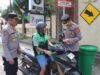 Polres Bima Kota Bagikan Ratusan Bendera, Ajak Masyarakat Kobarkan Semangat Kemerdekaan