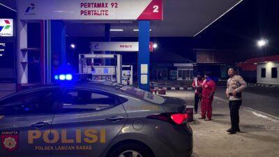 Cegah Tindak Pidana 3C, Polsek Labuhan Badas Intensifkan Patroli Blue Light di Taman Samota hingga SPBU