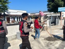 Patroli Dialogis di Jalur Pantai Balat, Polisi Ingatkan Pekerja Bangunan Utamakan Keselamatan